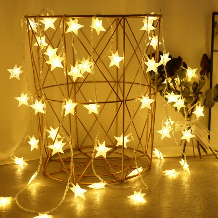 Vielseitige LED Sternen Lichterkette, warmweiß, batteriebetrieben oder per USB für flexible Innen- & Außendeko.