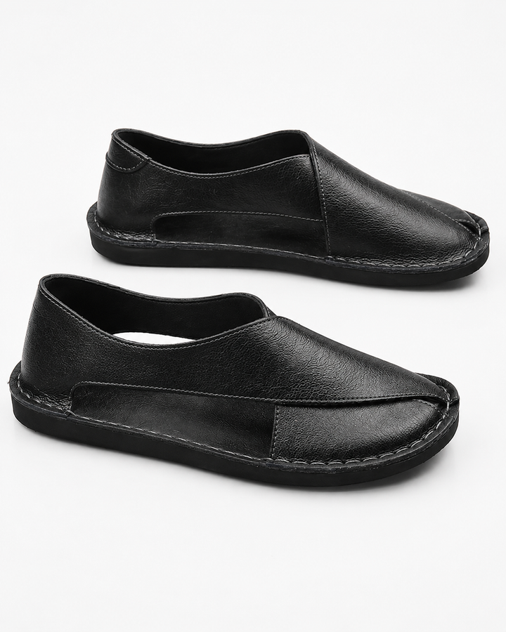 Schwarze Herren Freizeit Sandalen mit geschlossener Zehe. Bequemer Slip-on Slipper, perfekt als Sommer- und Reiseschuh.