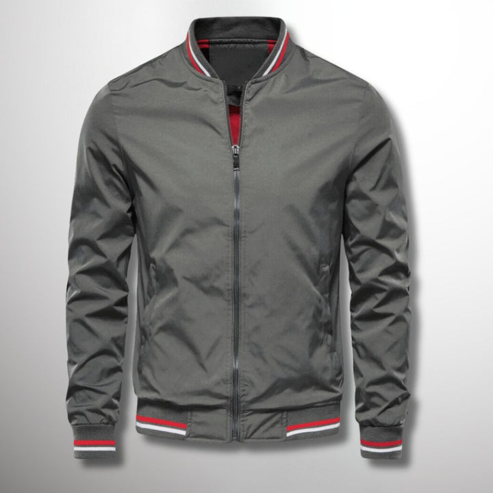 Frontansicht: Klassische Herren Reißverschlussjacke, Regular Fit, wasserabweisend, vielseitige Frühlingsjacke.