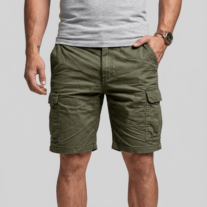 Graue Herrenshorts mit robusten Gürtelschlaufen, perfekt für einen lässigen Alltagslook im Sommer.