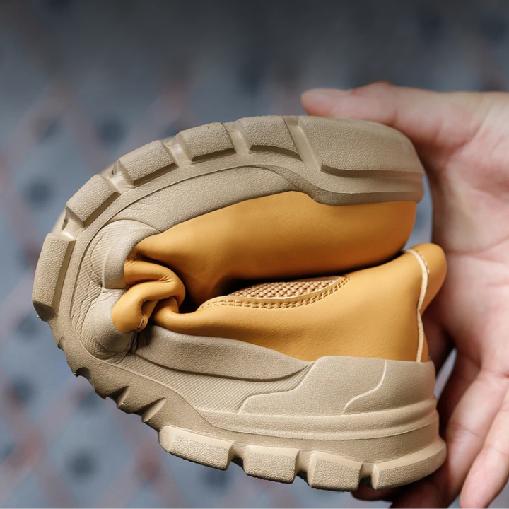 Wasserdichte Herren Sicherheitsstiefel aus strapazierfähigem Material, mit Zehenschutz und hohem Schaft.
