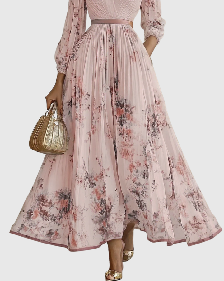 Plissiertes Damen Maxikleid, langer Schnitt, ideal als Frühlings- oder sommerliches Abendkleid.