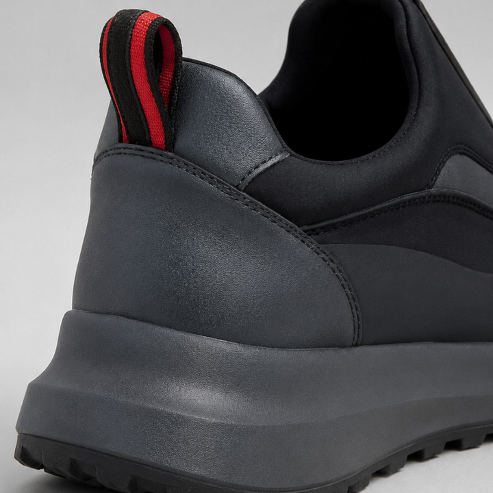 Bequeme Herren Slip-On Sneaker mit weiter Passform und Dämpfung für entspannte Schritte den ganzen Tag.