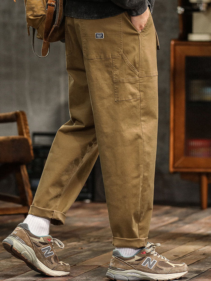 Vielseitige Herrenhose Darren: Komfortable Chino für Alltag und besondere Anlässe, mit praktischen Taschen.