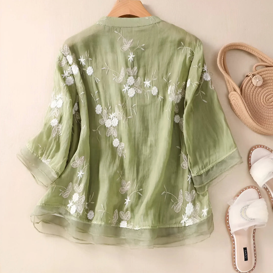 Bequemes Damen Freizeittop, kurzärmlig mit eleganter floraler Stickerei.