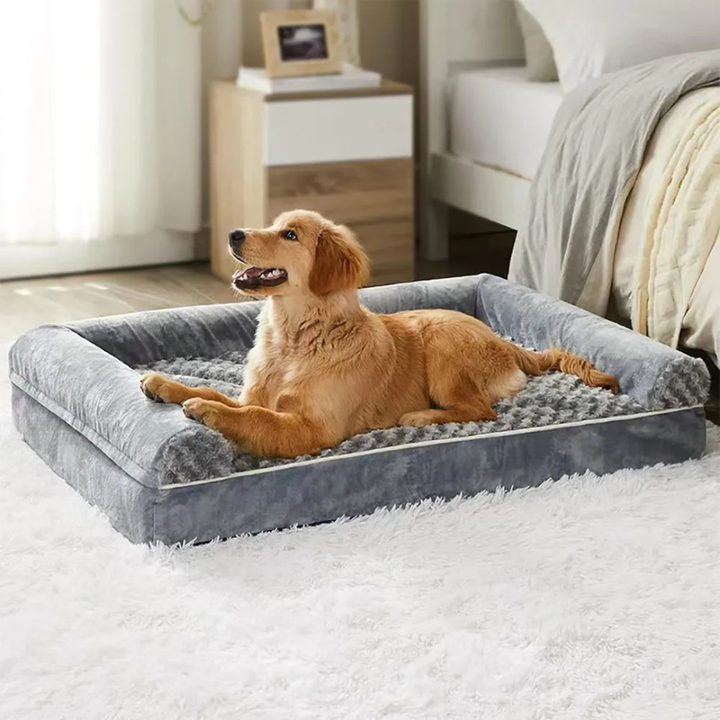 Modernes orthopädisches Hundebett in Grau-Lila für grosse Hunde. Stilvolles, waschbares Sofabett für Haustiere.