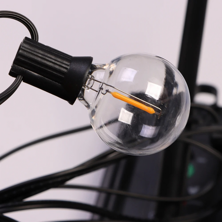 SolaraGlow Stimmungslichter: LED-Terrassenlichterkette für entspannte Abende im Freien, wasserdicht.