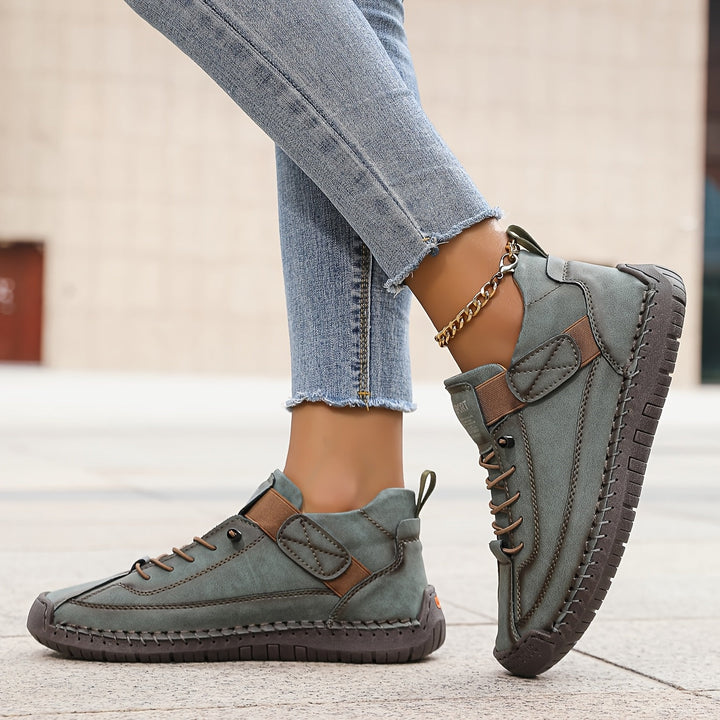 Grüne leichte Damen-Freizeitschuhe, orthopädisch designt, bequem für lange Tage.