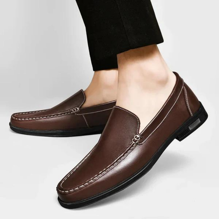 Exklusive blaue italienische Herren Slipper aus echtem Leder, für Stil und Komfort im Alltag.