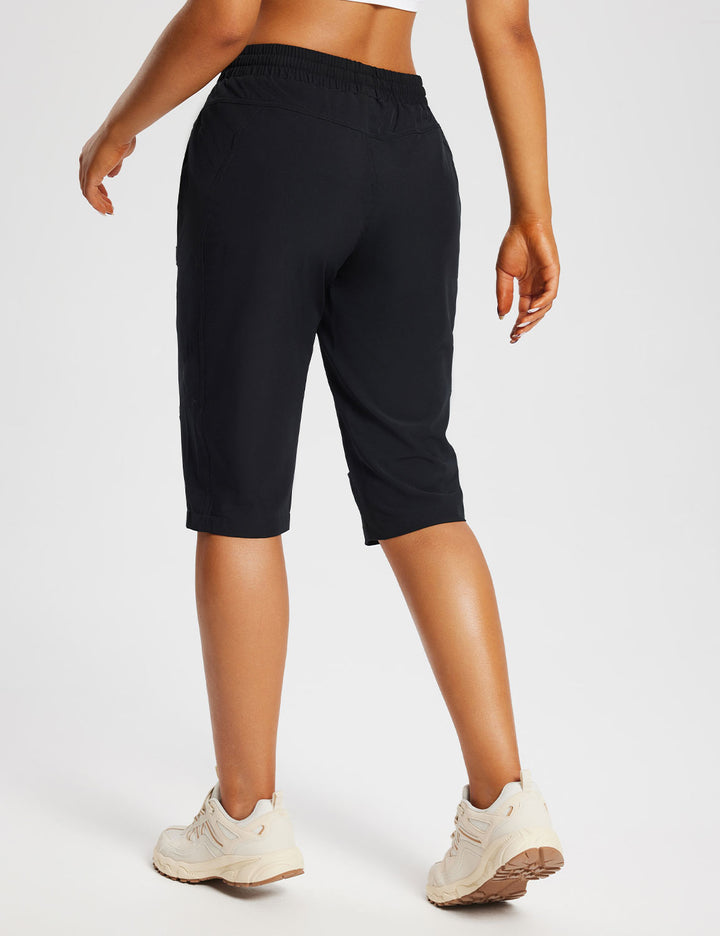 Bequeme Frauen Wander-Capris, dehnbar, mit sicheren Reißverschlusstaschen.