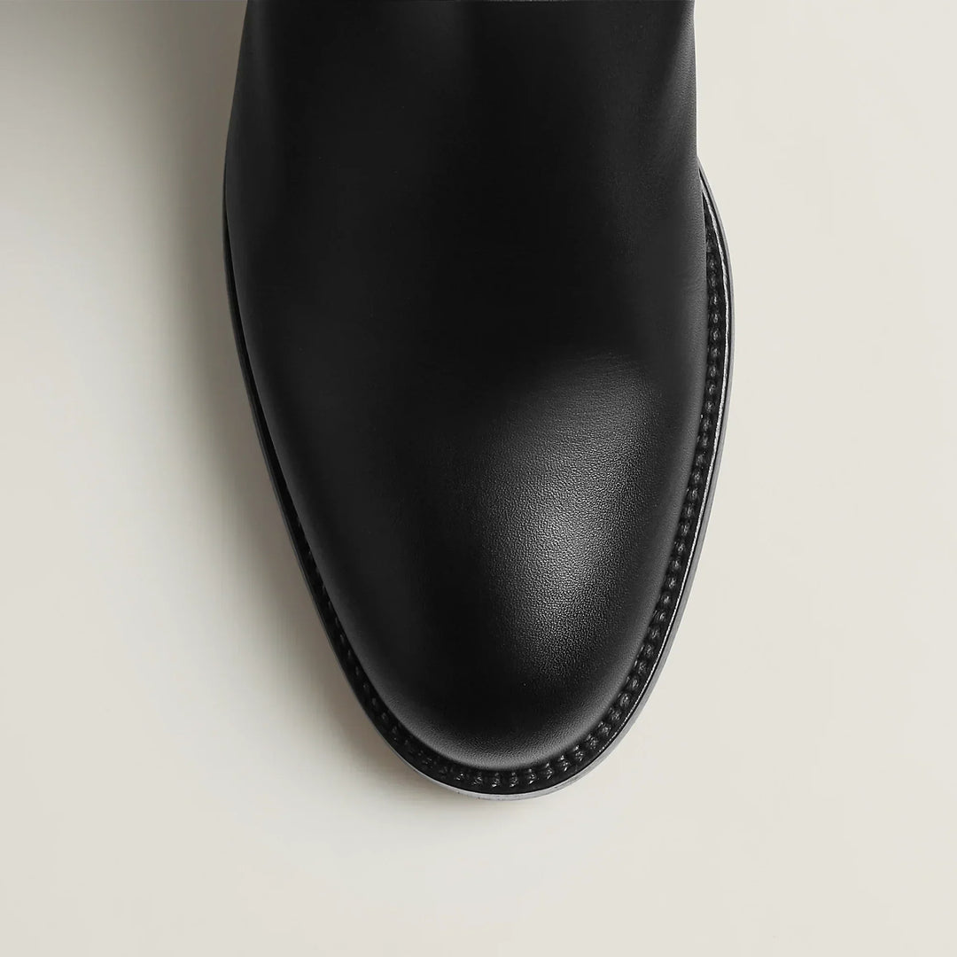 Klassische schwarze Damen Reitstiefel, zeitloser Chic, bequeme Alltagsstiefel für Damen.