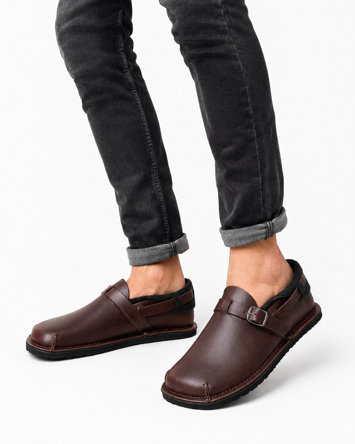 Bequeme Slip-On Herrenschuhe im Retro-Stil. Ideal für elegante Alltagsmode und komfortable Stadtabenteuer.