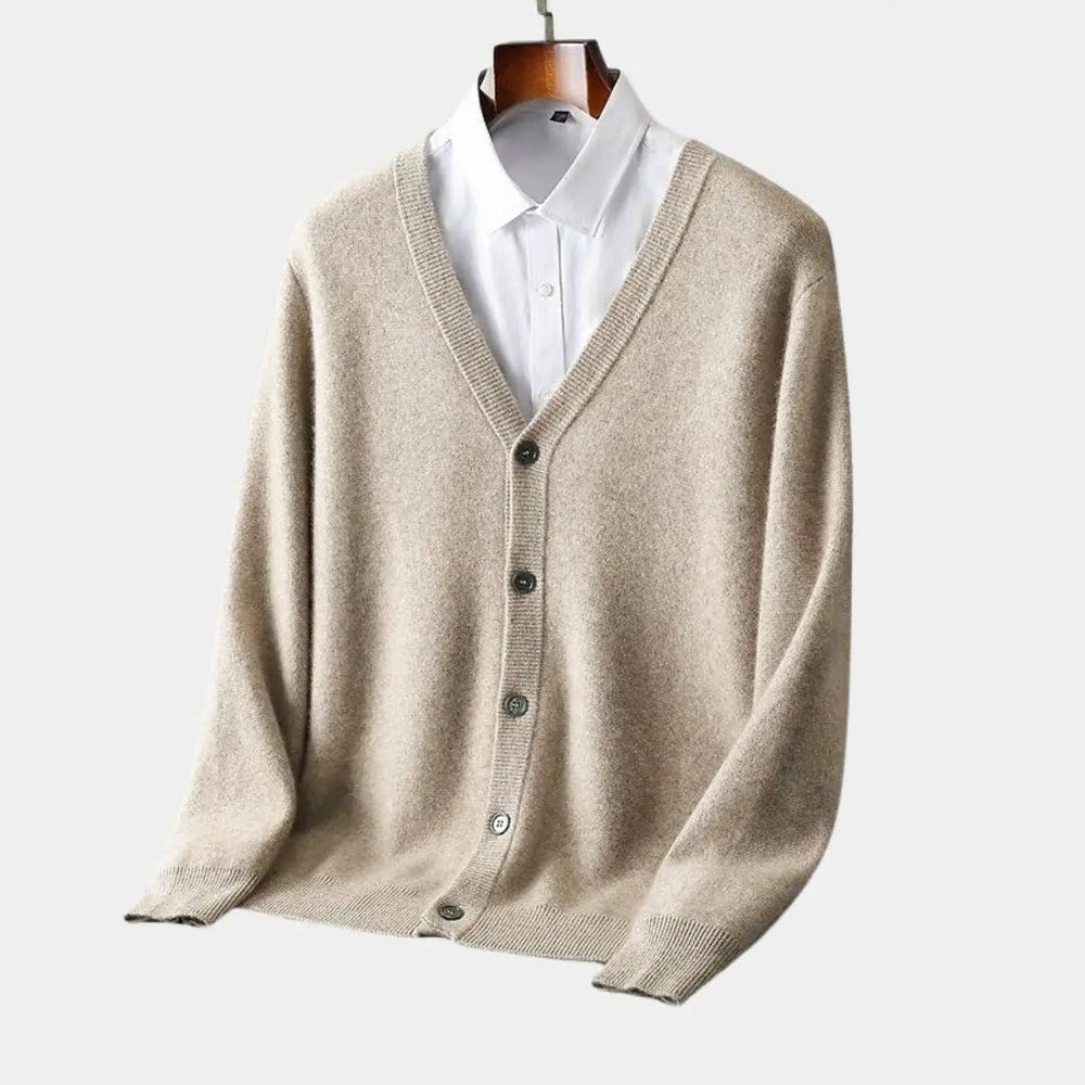 Klassische Herren Strickjacke mit V-Ausschnitt, vielseitig kombinierbar für Büro & Alltags-Looks.