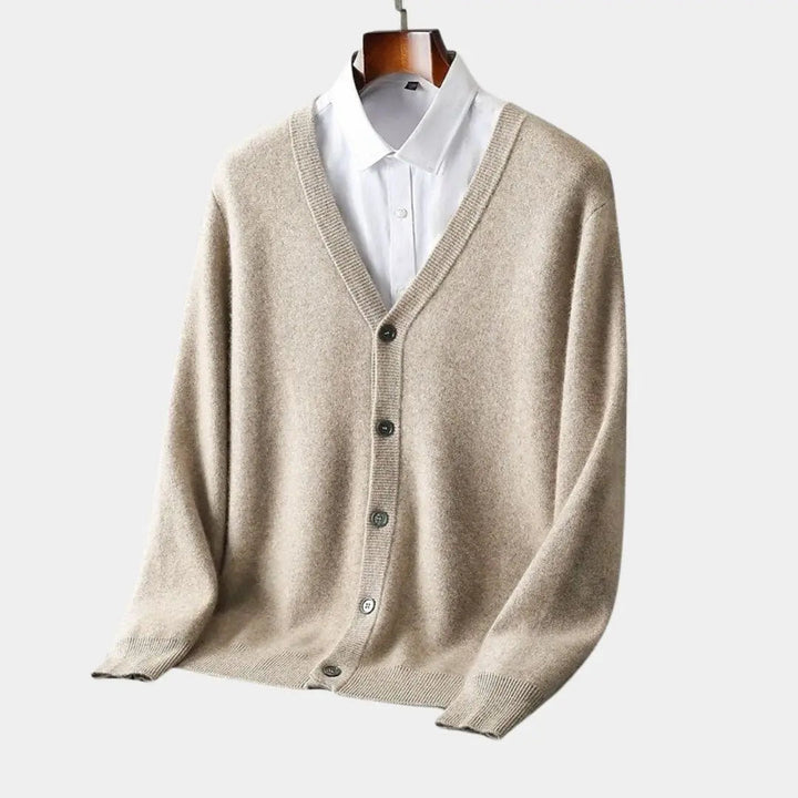 Klassische Herren Strickjacke mit V-Ausschnitt, vielseitig kombinierbar für Büro & Alltags-Looks.