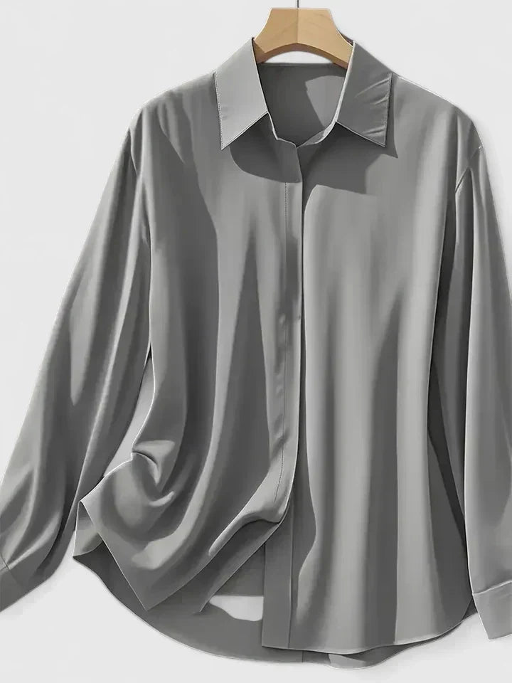 Schlichtes weißes Damen Langarmtop, perfekt als Basic unter Blazer oder solo. Zeitlos elegant.
