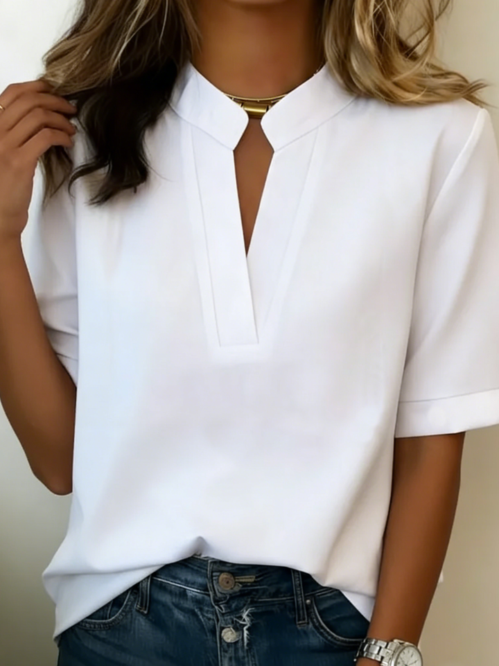 Modernes Damen T-Shirt mit V-Ausschnitt & kurzen Ärmeln. Ein Basic für den Alltag, locker & bequem.