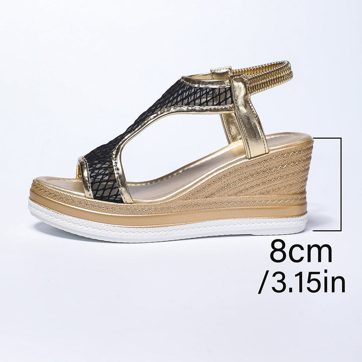 Moderne beige Damen Keilsandalen, ergonomisch und sehr bequem für den täglichen Gebrauch.