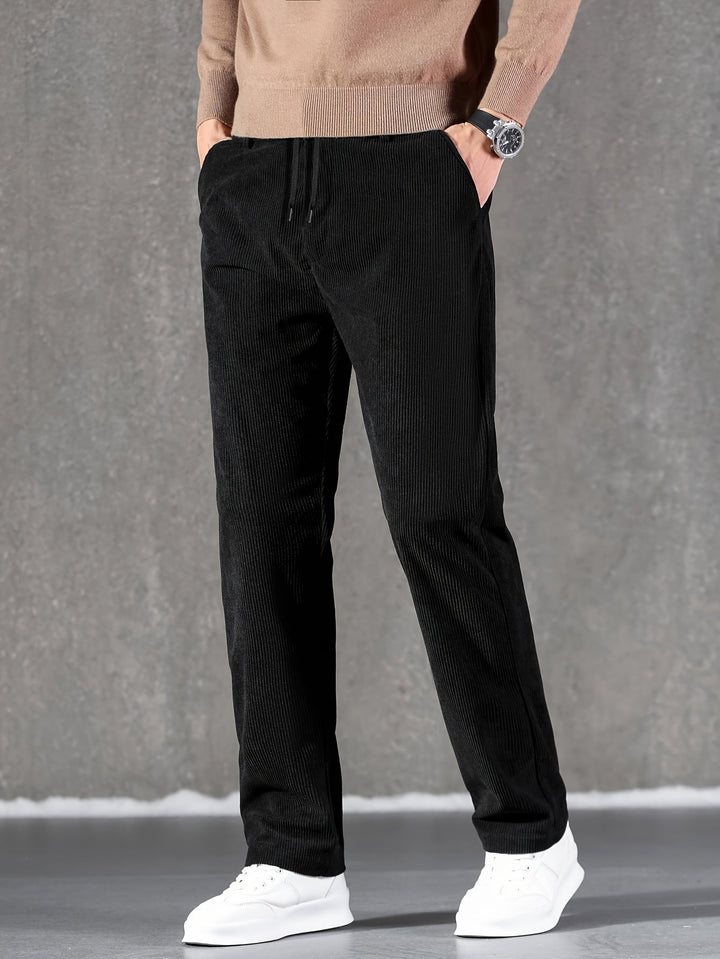 Bequeme Herren Freizeithose, warm gefüttert, mit elastischem Bund, schwarz, perfekt für Herbst & Winter.
