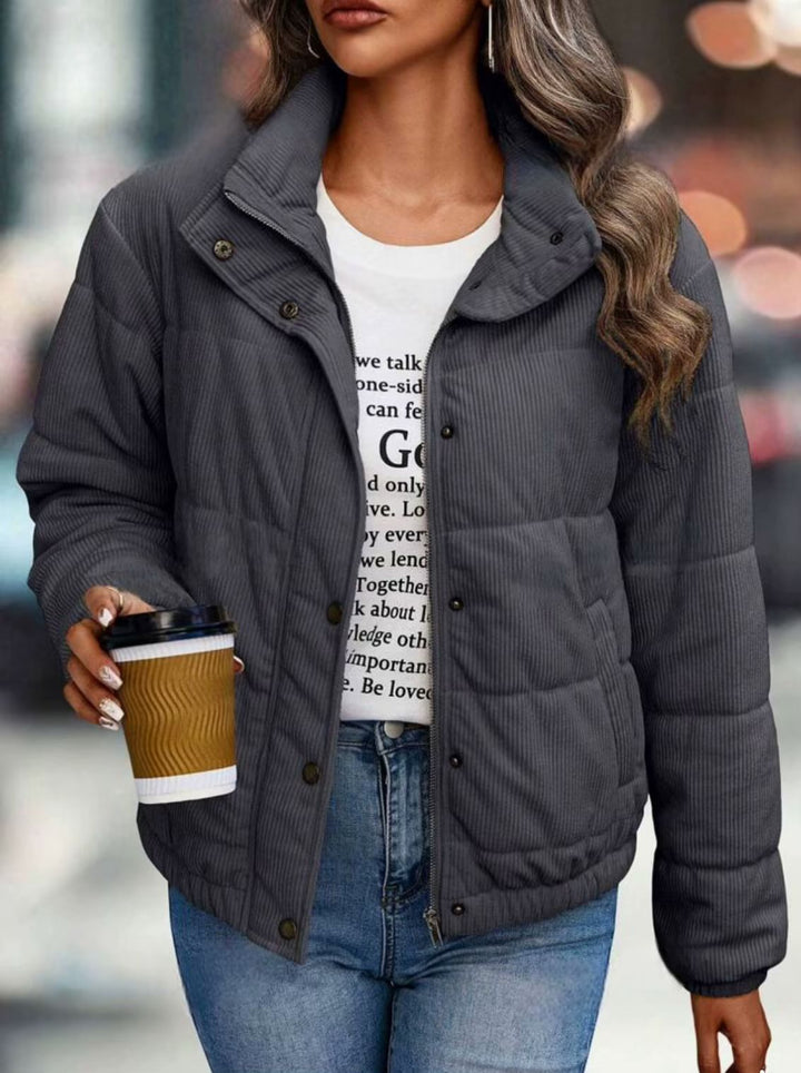 Lässige Damen Rollkragenjacke, langärmlig & stilvoll, vielseitig für elegante Alltagsmode.
