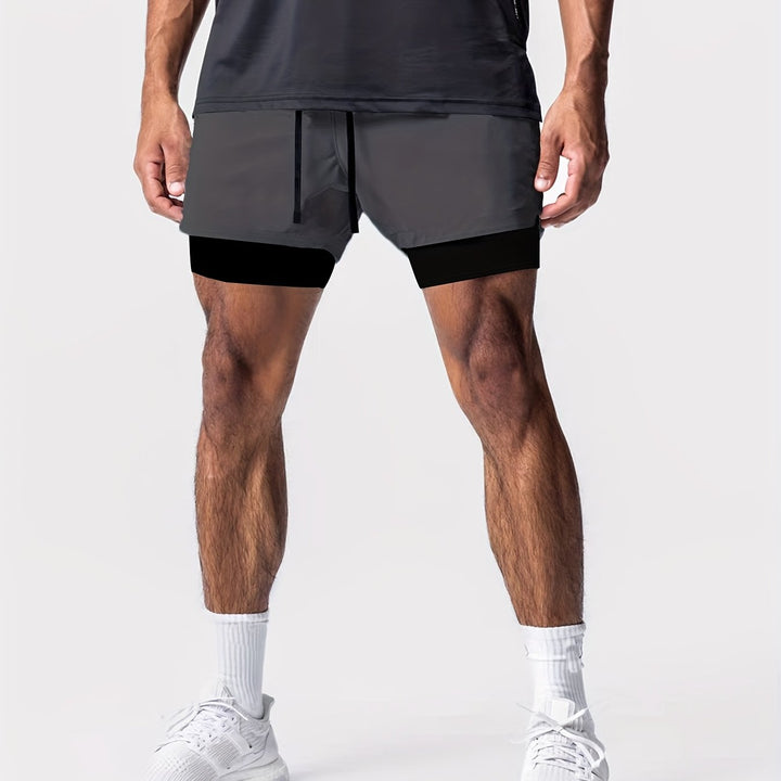 Flexible Herren Trainingshose 2-in-1, dehnbares Material für maximale Leistung.