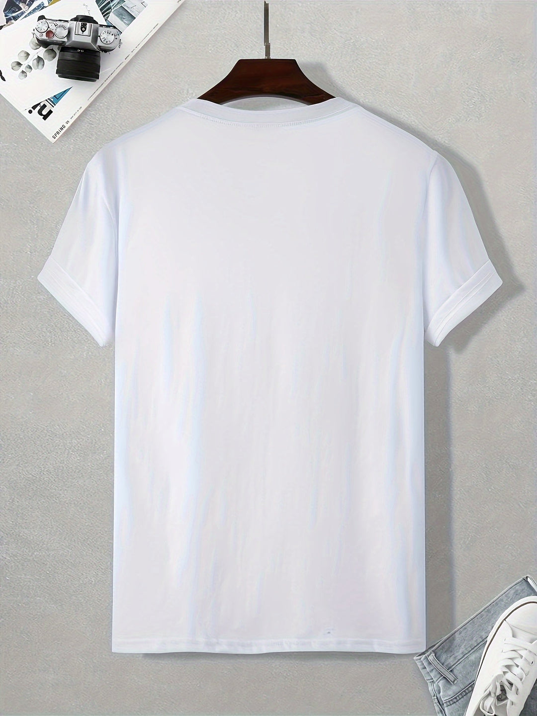 Bequemes Herren T-Shirt weiß, Vintage-Print. Ideal für Freizeitmode, Alltag & lässige Sommermode. Rundhals.