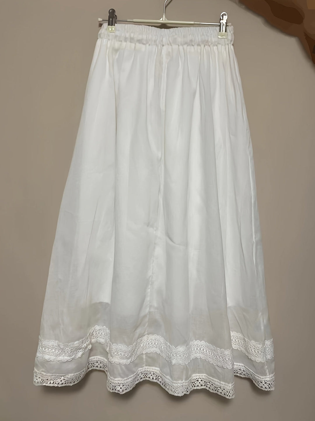 Eleganter Vintage Petticoat für Damen, perfekt für 50er Jahre Retro-Outfits und festliche Kleider.