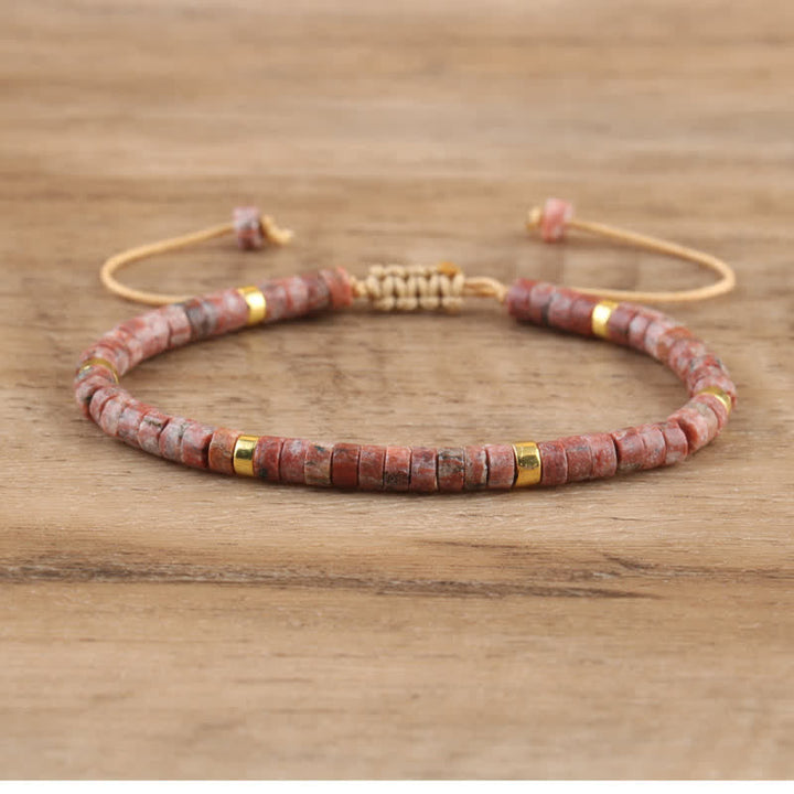 Handgemachtes Damenarmband Seraphina, Naturstein geflochten, elegantes und zeitloses Design.
