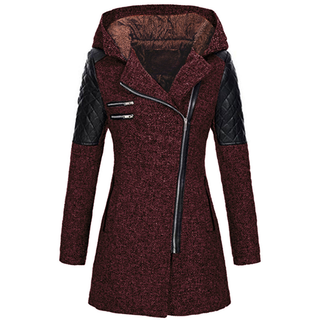 Warme Damen Winterjacke mit Biker-Elementen und schrägem Reißverschluss; ideal für den Winter.