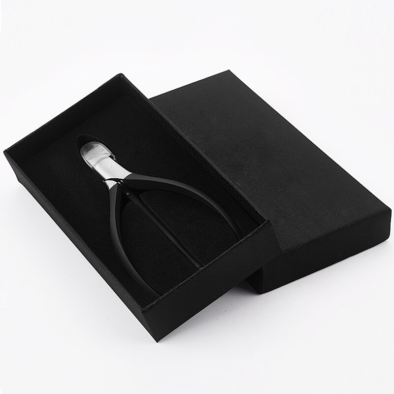 Hochwertiger NovaClip Nagelknipper aus Edelstahl für präzise Hand- und Fußnagelpflege im Unisex-Design.