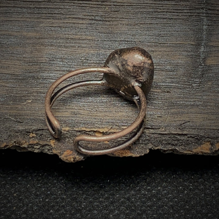 Persönlicher Frauenring mit Rohstein, verstellbar. Edler Geburtsstein aus Naturstein.