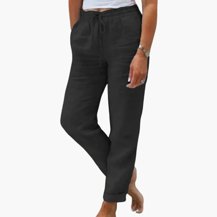 Komfortable Damenhose mit Kordelzug. Ideale, leichte Freizeithose für Alltag, Reise und entspannte Looks.