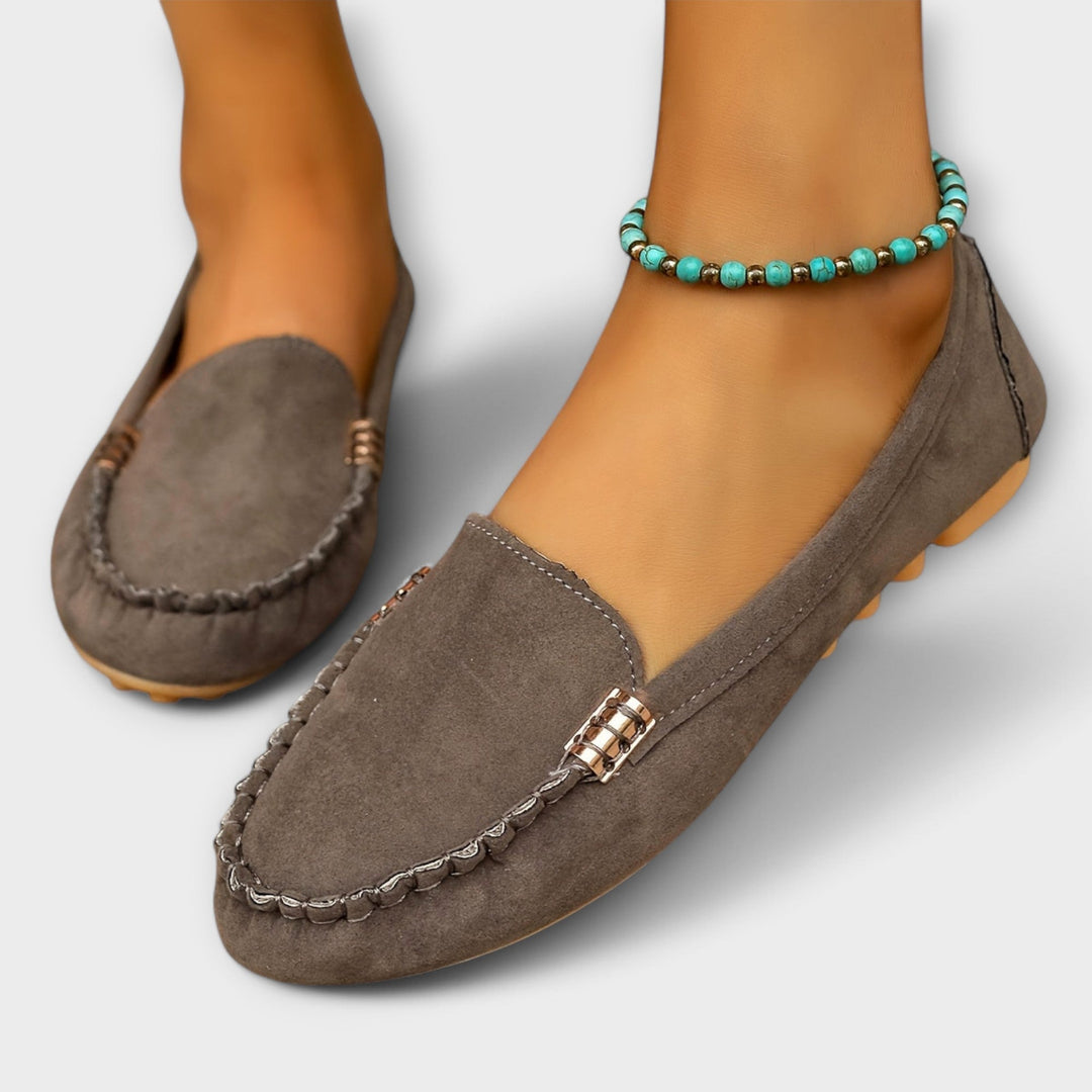 Eleganter grauer Damen Loafer, bequemer Slip-on Schuh für den Alltag.