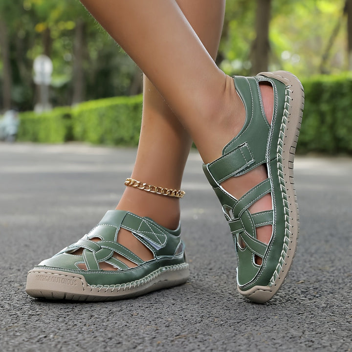 Nahaufnahme des atmungsaktiven Materials der leichten Damen Sommerschuhe.