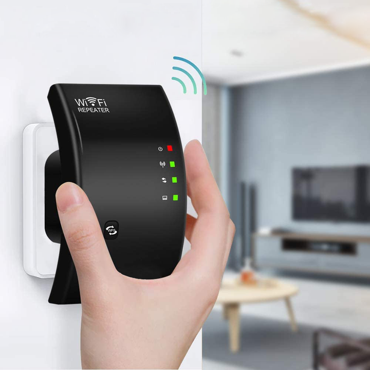 Kompakter WiFi-Repeater NetBlaze zur Erweiterung des WLAN-Signals und Verbesserung der Internetabdeckung zu Hause.