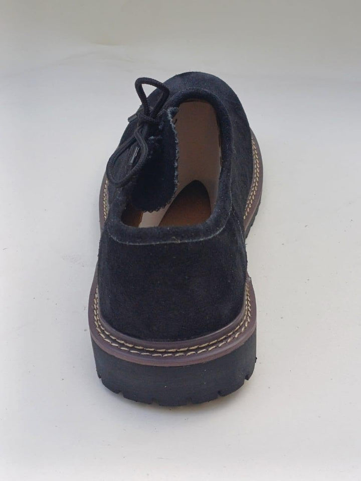 Klassische Wildleder Trachtenschuhe für Herren, Haferlschuhe im traditionellen Stil.