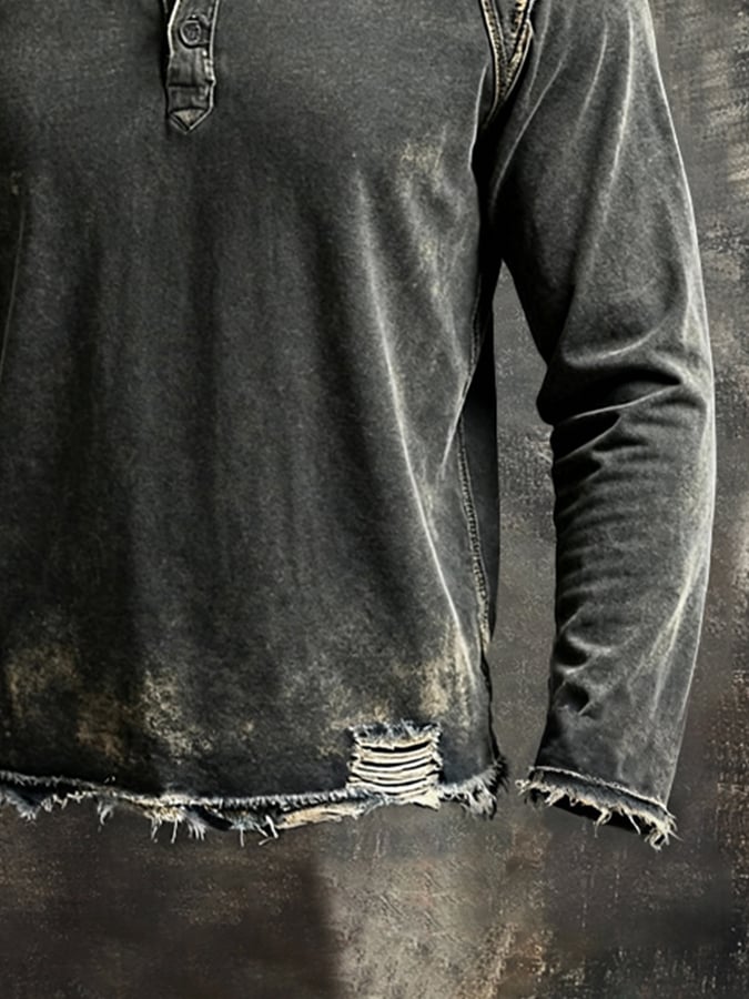 Schwarzes Herren Langarmshirt im Vintage-Look. Bequemes, atmungsaktives Freizeit-Oberteil in regulärer Passform.