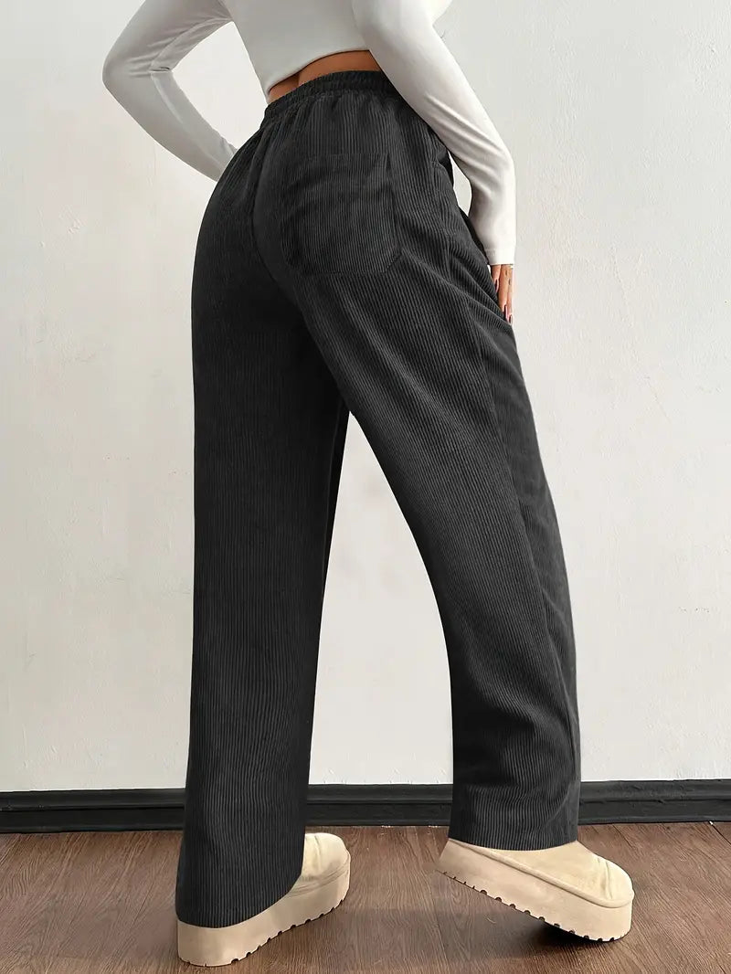 Weite Damen Lounge Hose, Jogger-Stil. High-Waist, elastischer Bund. Maximale Bequemlichkeit für Zuhause.