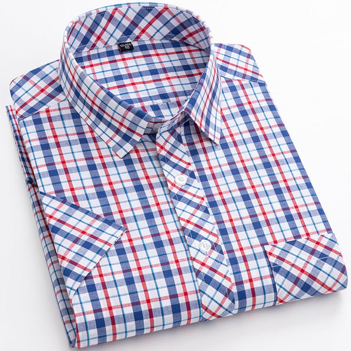 Blau-kariertes Herren Kurzarmhemd, atmungsaktiv und stilvoll, ideal für Frühling und Sommer.