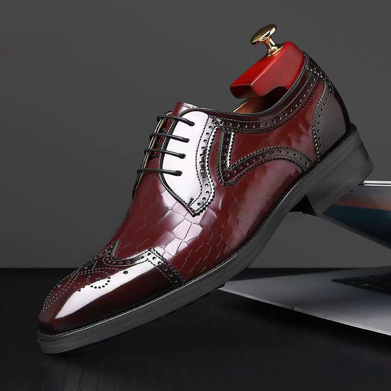 Elegante Herren Business Oxford Schnürschuhe aus glattem Leder mit dezenter Brogue-Verzierung.