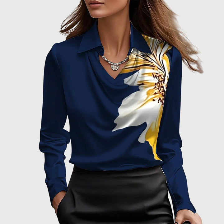 Elegante Business-Bluse: Damenbluse mit Faltenausschnitt und Brusttasche für einen professionellen Look.