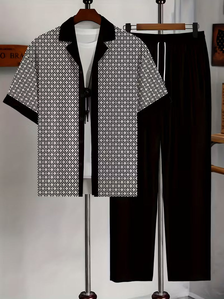 Stylischer Herren Sommer Zweiteiler mit geometrischem Print, perfekt für entspannte Tage & Reisen.