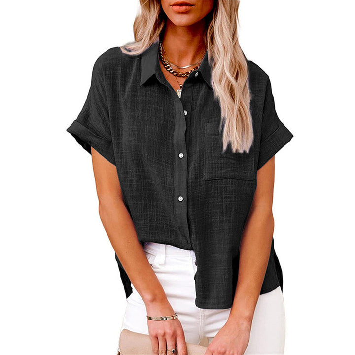 Leichte Damen Kurzarmbluse mit durchgehender Knopfleiste, bequem und luftig, perfekt für heiße Sommertage.
