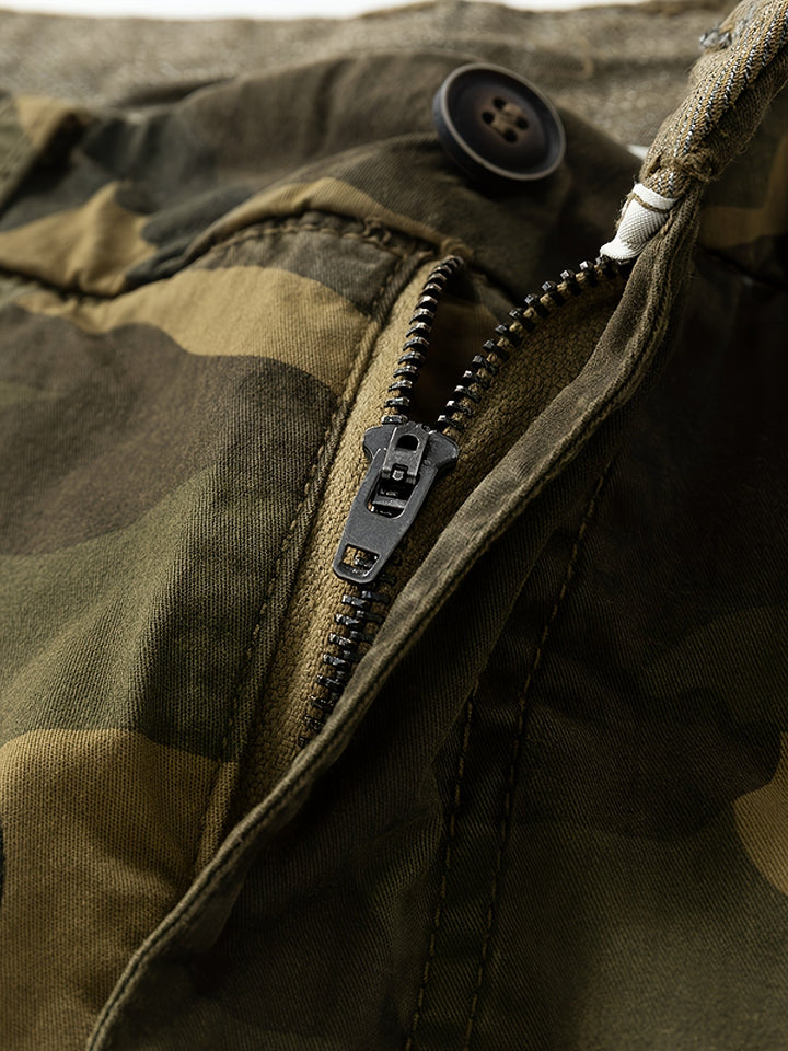 Langlebige Herren Cargo-Shorts im Tarnmuster, perfekt für Outdoor-Sport und Wandern.
