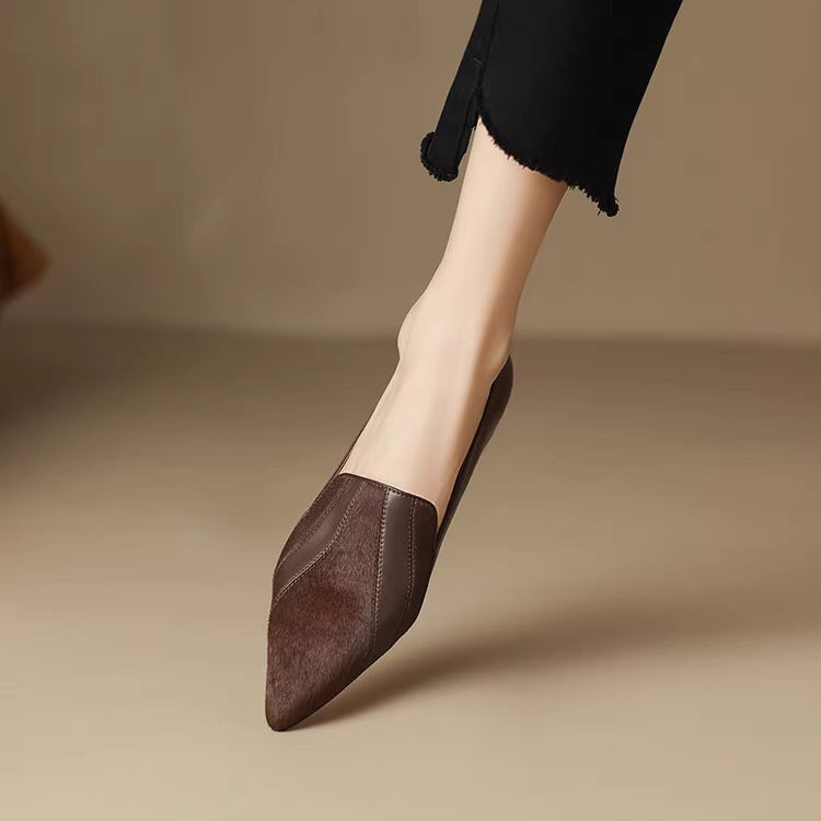 Modische Damen-Slipper mit spitzer Zehe, zeitlose Eleganz für den modernen Kleiderschrank.
