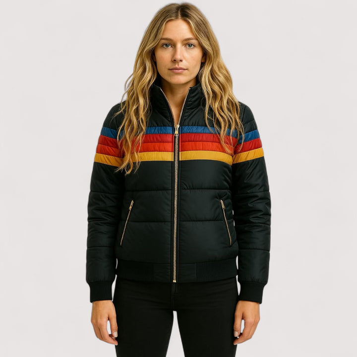 Komfortable, leichte Damen Regenjacke mit Kapuze, atmungsaktiv für Sport & Alltag im Freien.