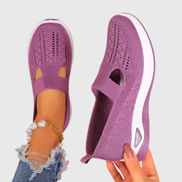 Fersenbereich der schwarzen ergonomischen Damen Komfortschuhe mit Dämpfung. Leichte & bequeme Alltagsschuhe.