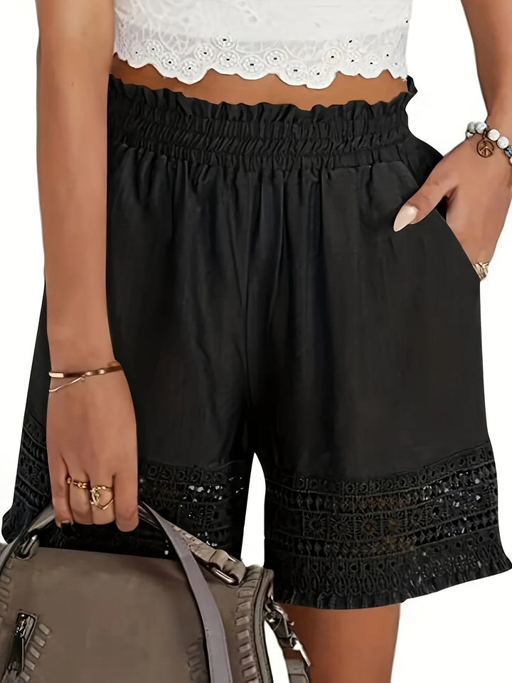 Bequeme Damen Sommer Shorts mit Häkelspitze, luftig für heiße Tage und Freizeit.