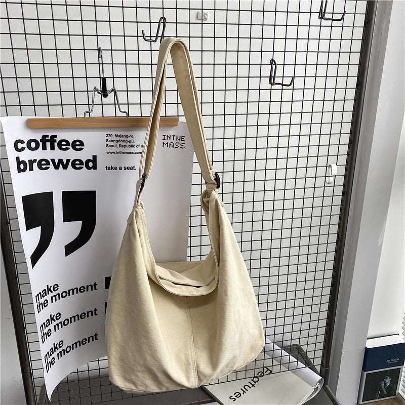 Geräumige Damen-Umhängetasche Lotte Mode, perfekt für College und den urbanen Alltag, viel Stauraum.