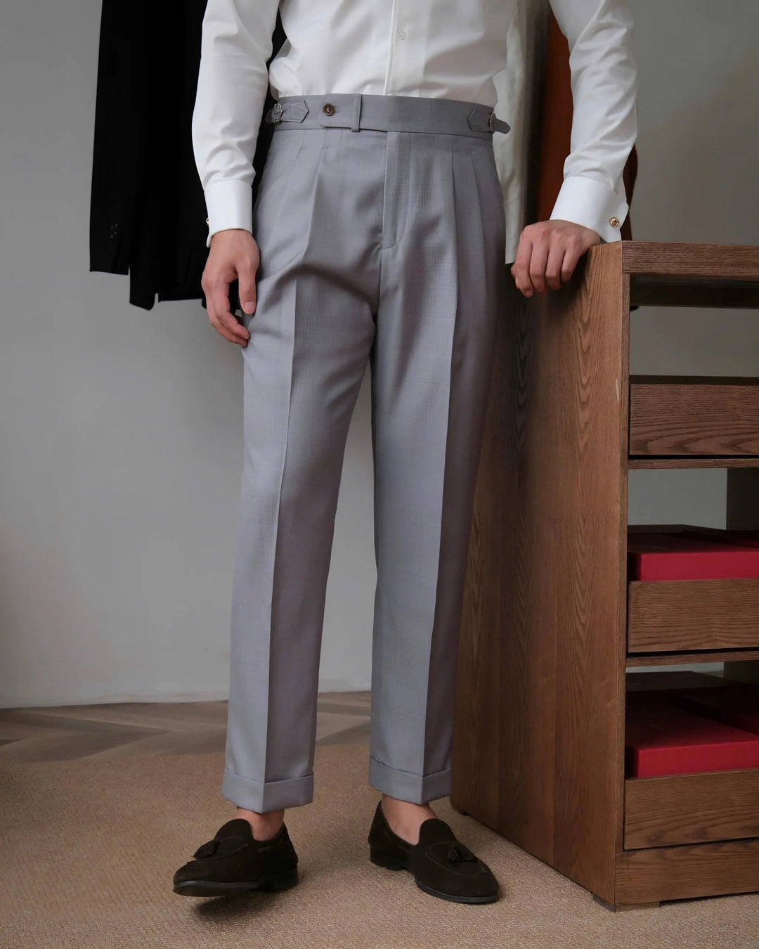 Herrenhose Genua Sidetab, klassisch Braun, elegant und bequem. Perfekt für vielseitige Business-Looks.