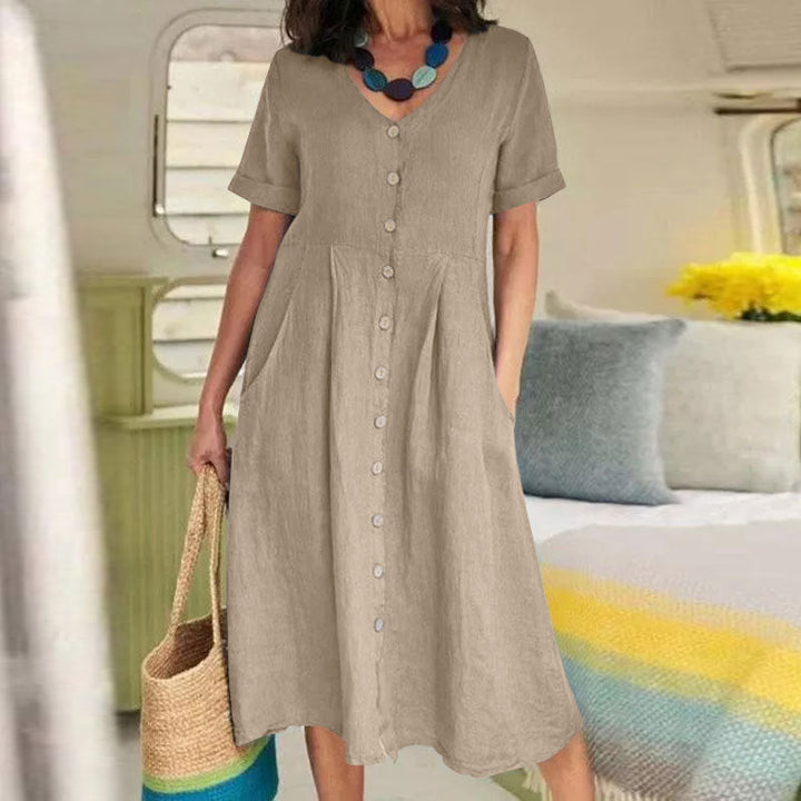 Bequemes Freizeitkleid, knielang, mit V-Ausschnitt und Knopfleiste, aus leichtem Stoff für den Sommer.